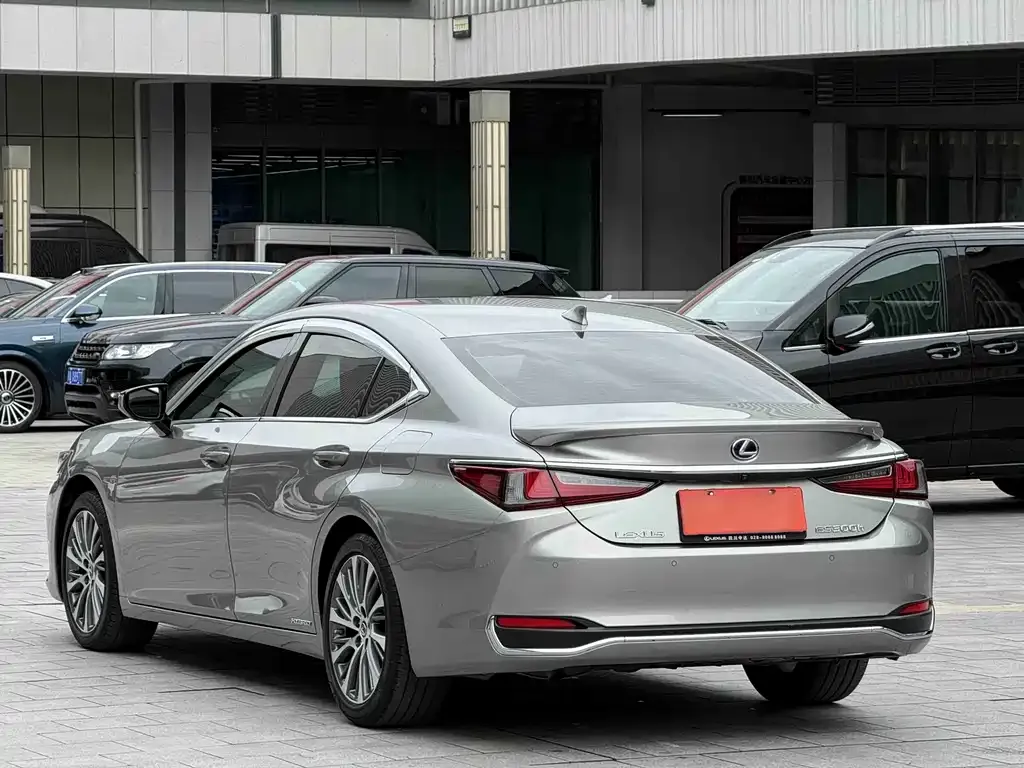 Lexus ES — фото 10