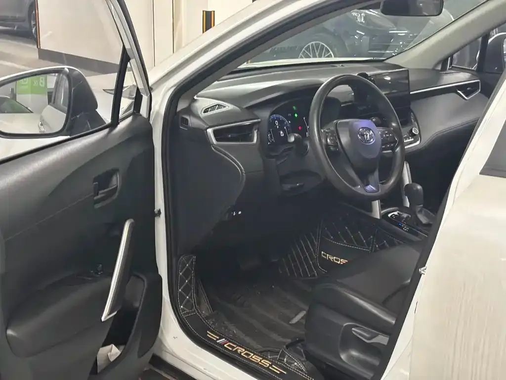 Toyota Corolla Cross — фото 2