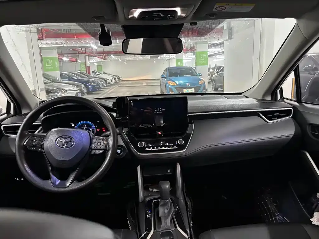 Toyota Corolla Cross — фото 9