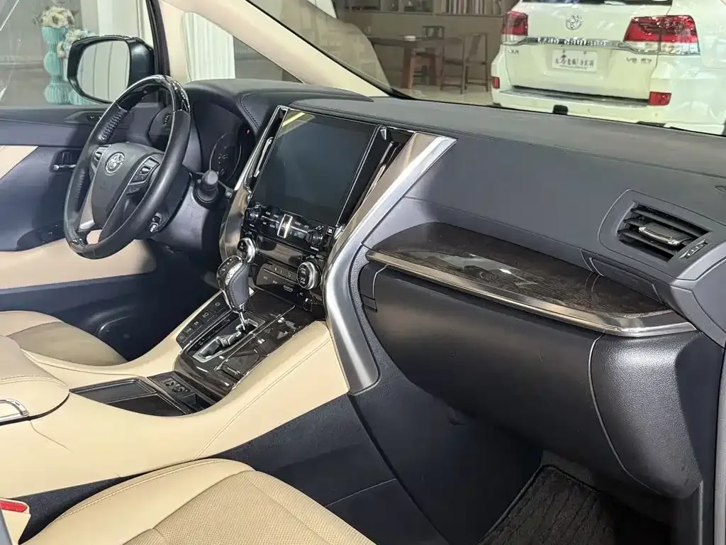 Toyota Vellfire — фото 6