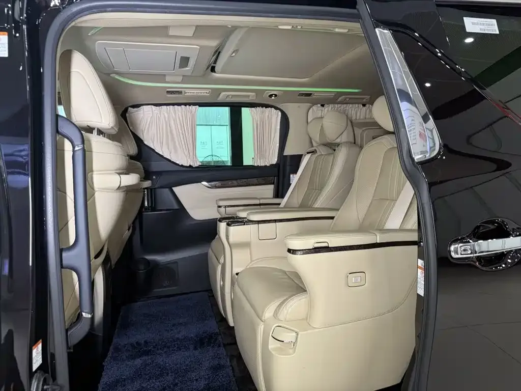 Toyota Vellfire — фото 5