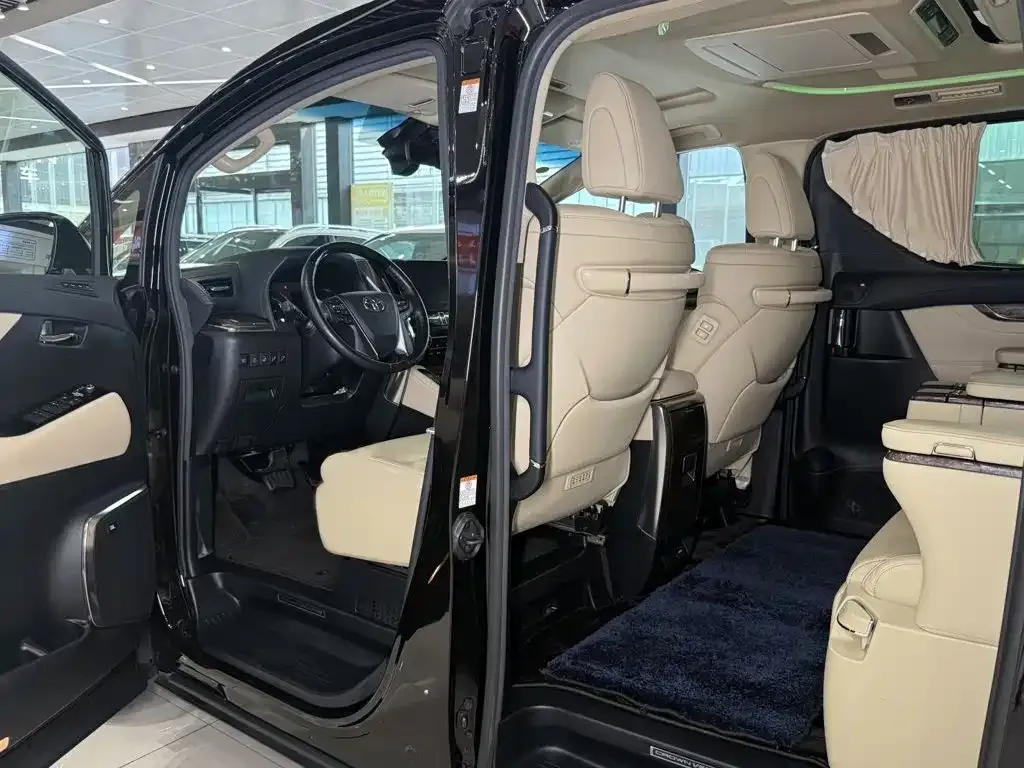 Toyota Vellfire — фото 10