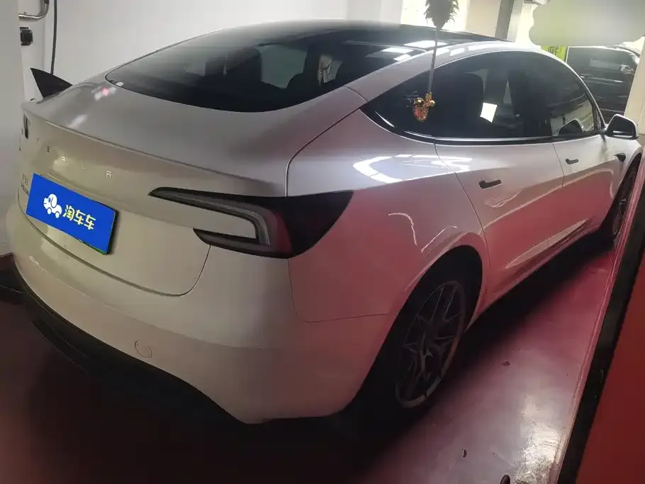 Tesla Model 3 — фото 3