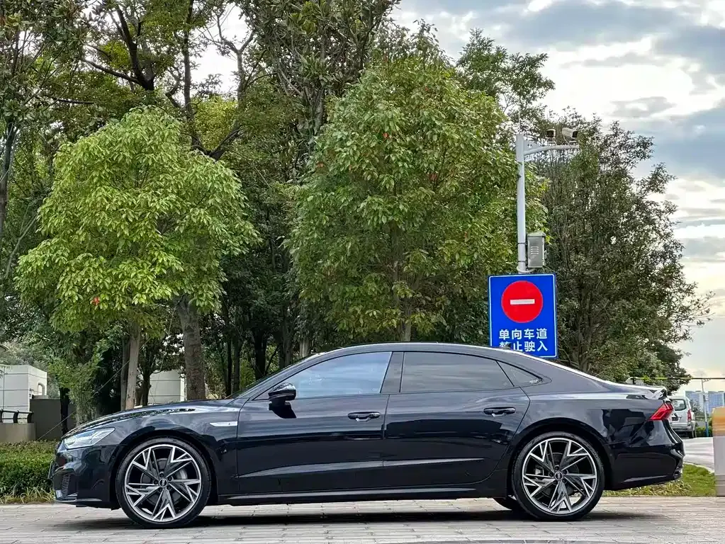 Audi A7L — фото 7