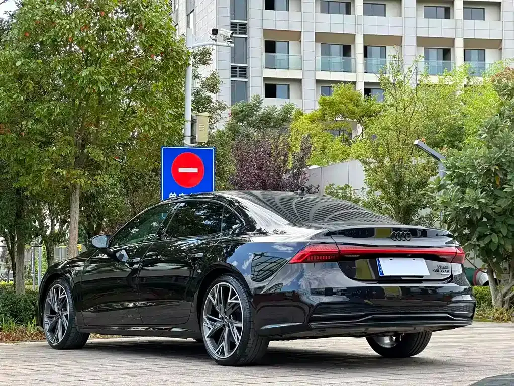 Audi A7L — фото 9