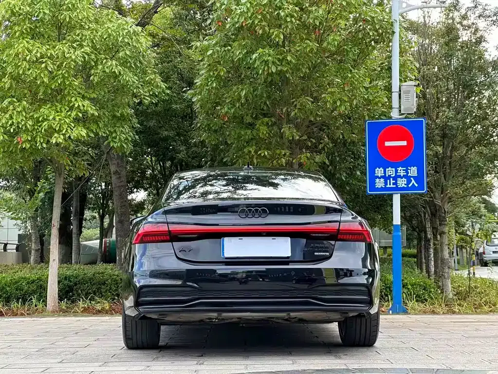 Audi A7L — фото 6