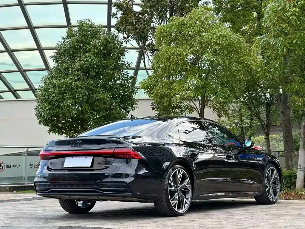 Audi A7L — фото 8