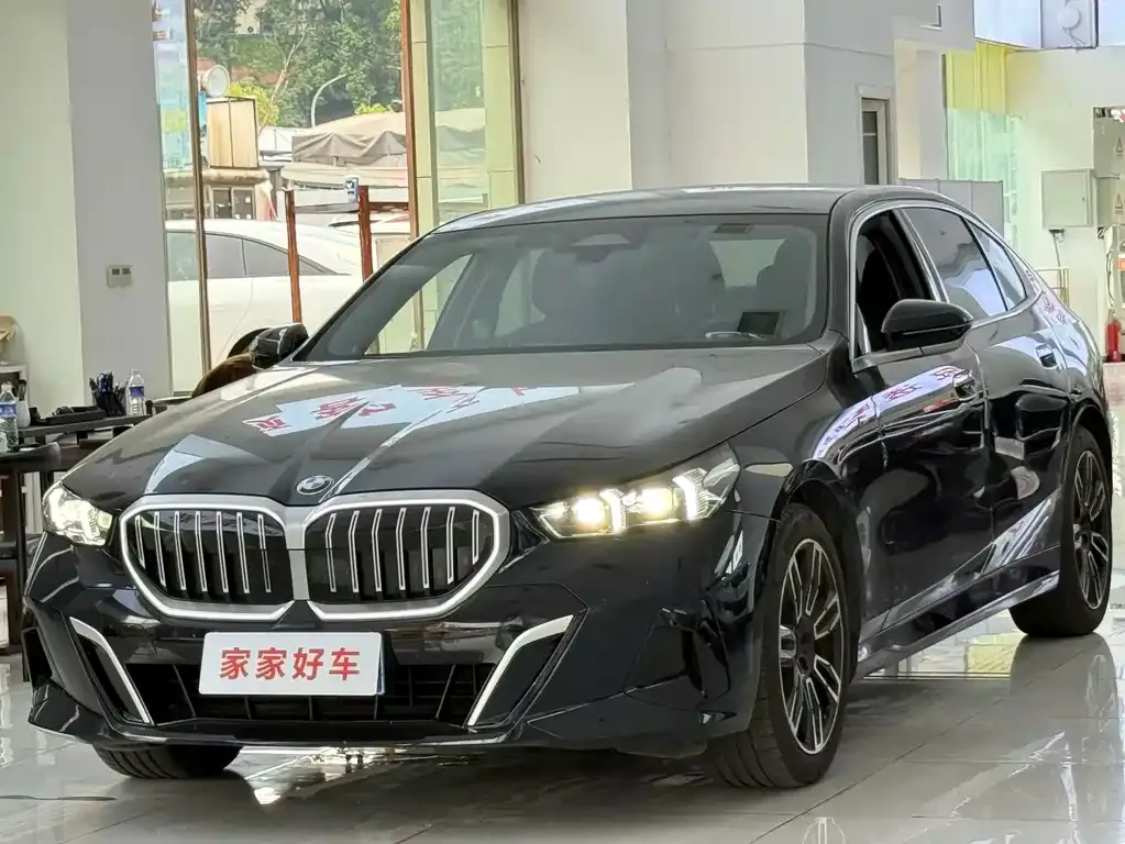 BMW 5 Series — фото 1