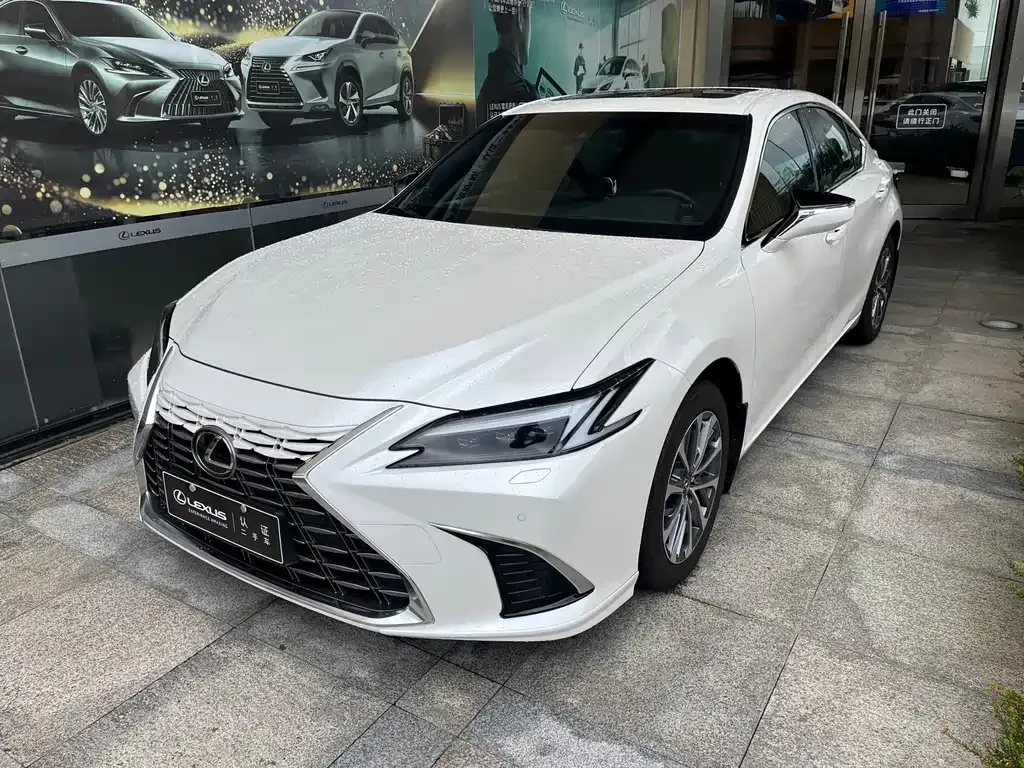 Lexus ES — фото 1