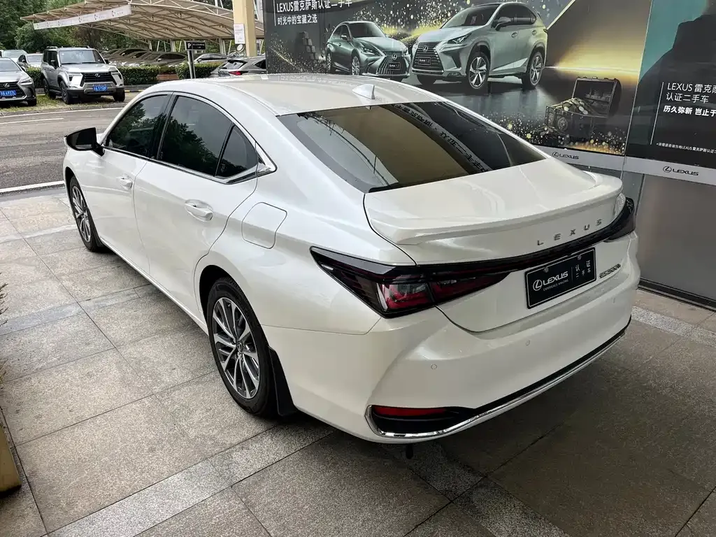 Lexus ES — фото 10