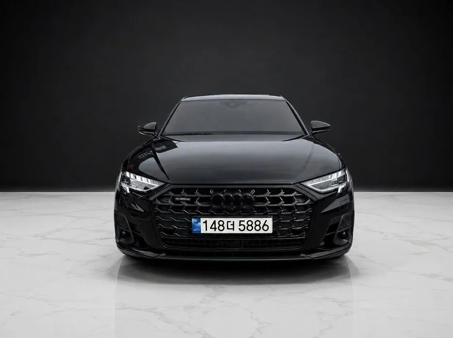 Audi A8 — фото 1