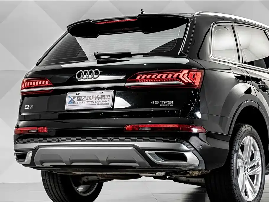 Audi Q7 — фото 8