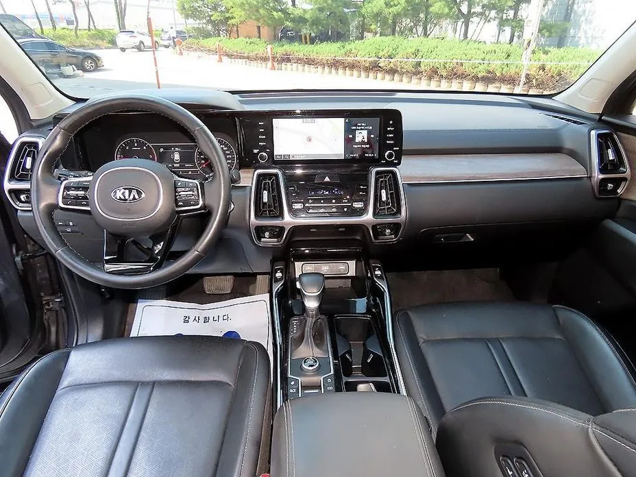 Kia Sorento — фото 8