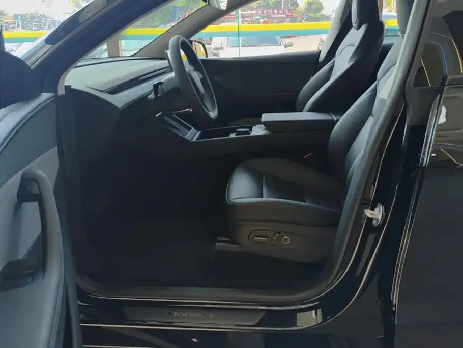 Tesla Model Y — фото 4