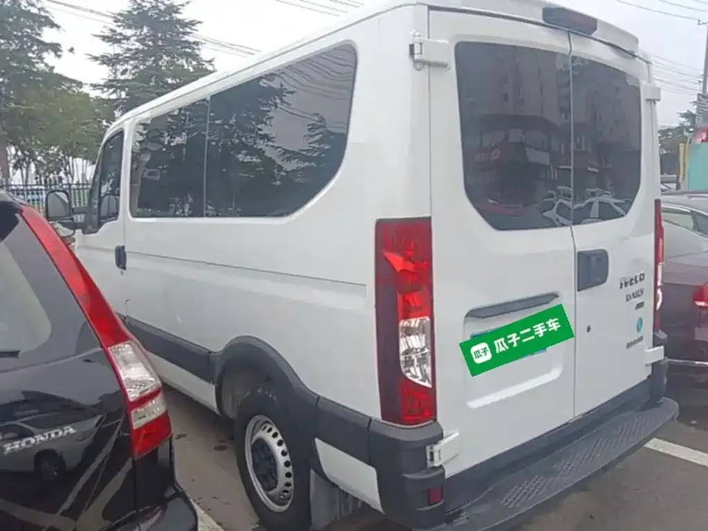 IVECO Ousheng — фото 4
