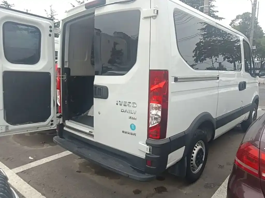 IVECO Ousheng — фото 7