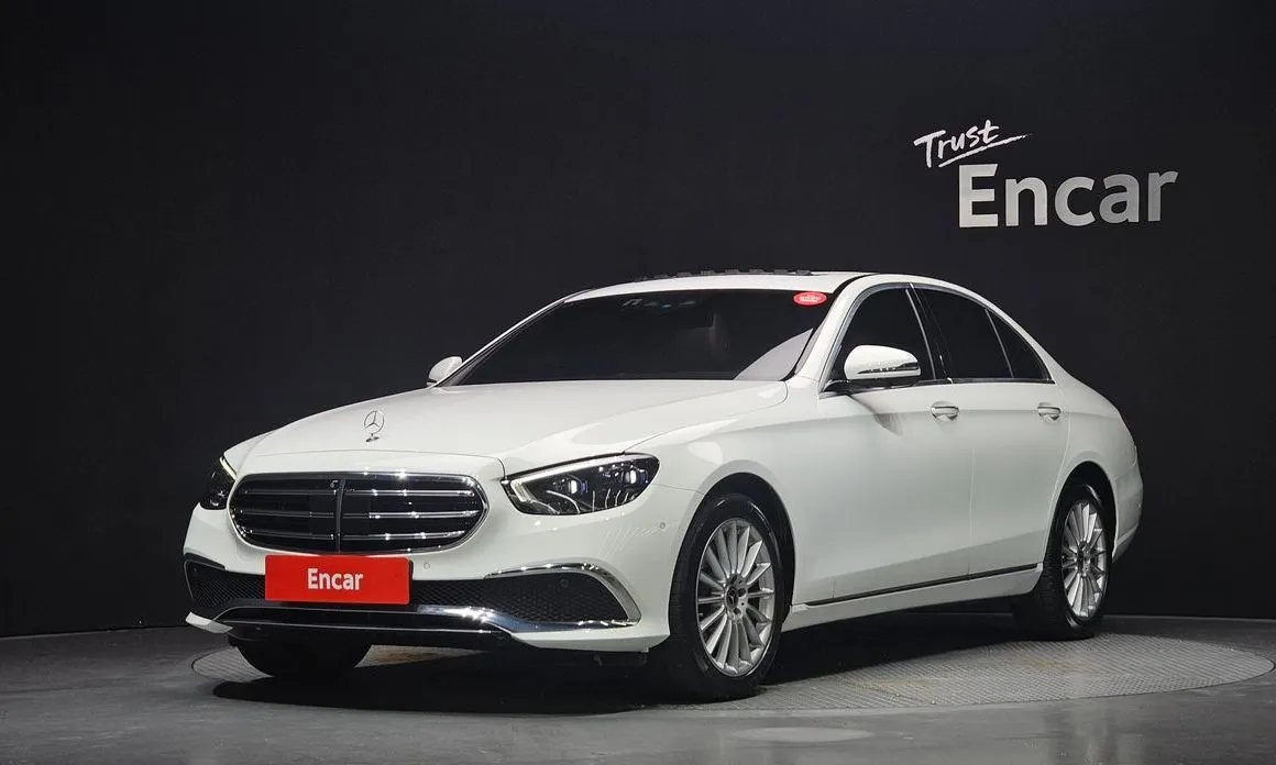 Mercedes-Benz E-Class — фото 1
