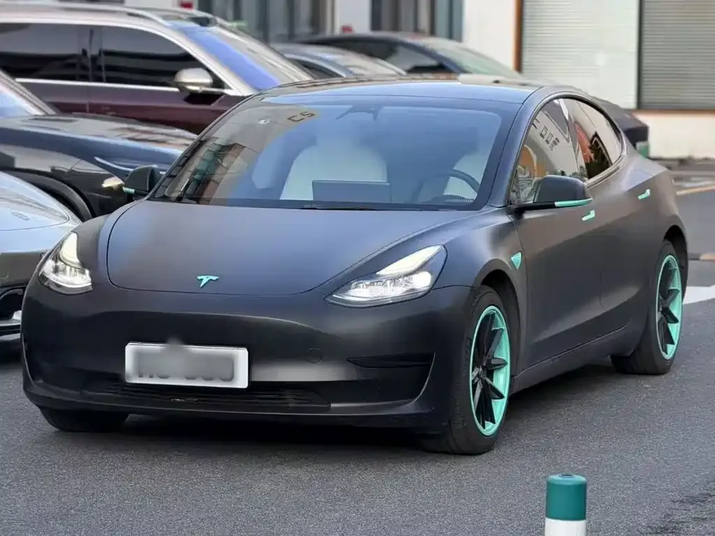 Tesla Model 3 — фото 1