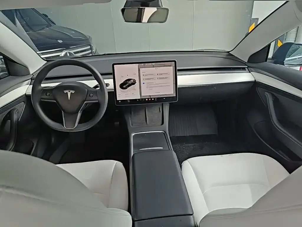 Tesla Model 3 — фото 9