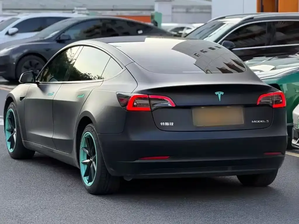 Tesla Model 3 — фото 4