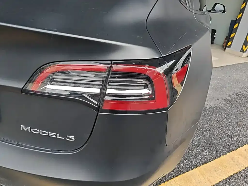 Tesla Model 3 — фото 5