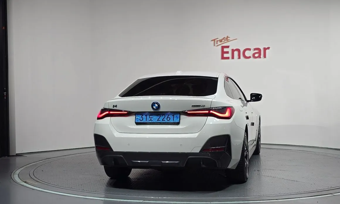 BMW i4 — фото 3