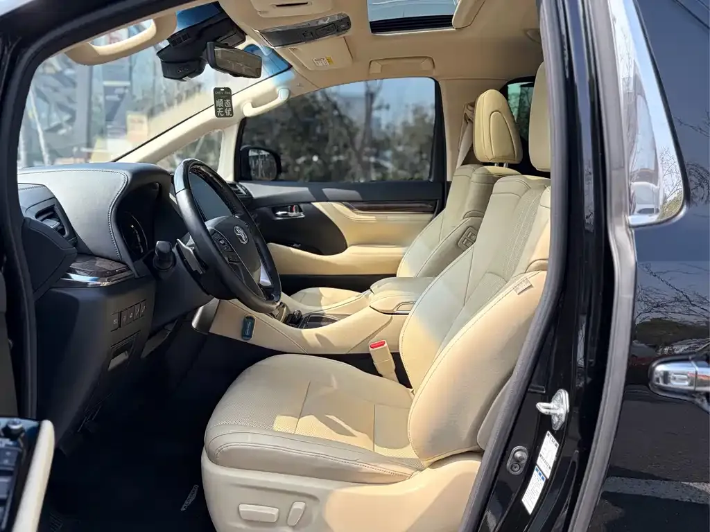 Toyota Alphard — фото 8