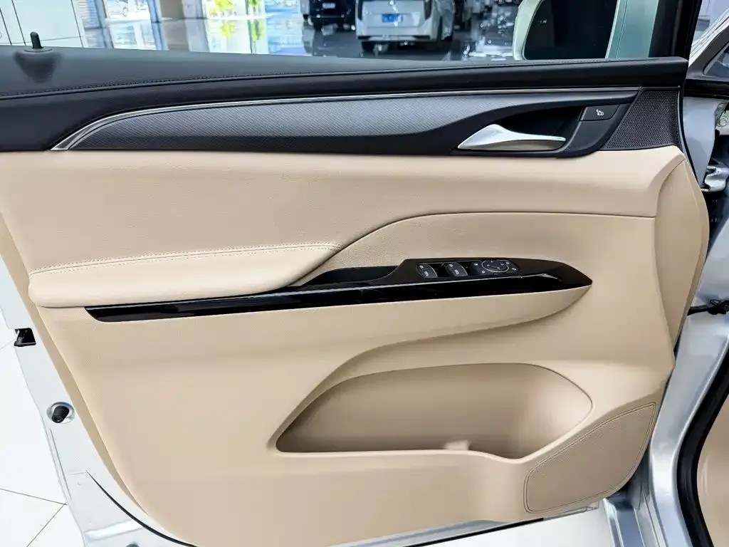 Buick GL8 Hybrid — фото 10