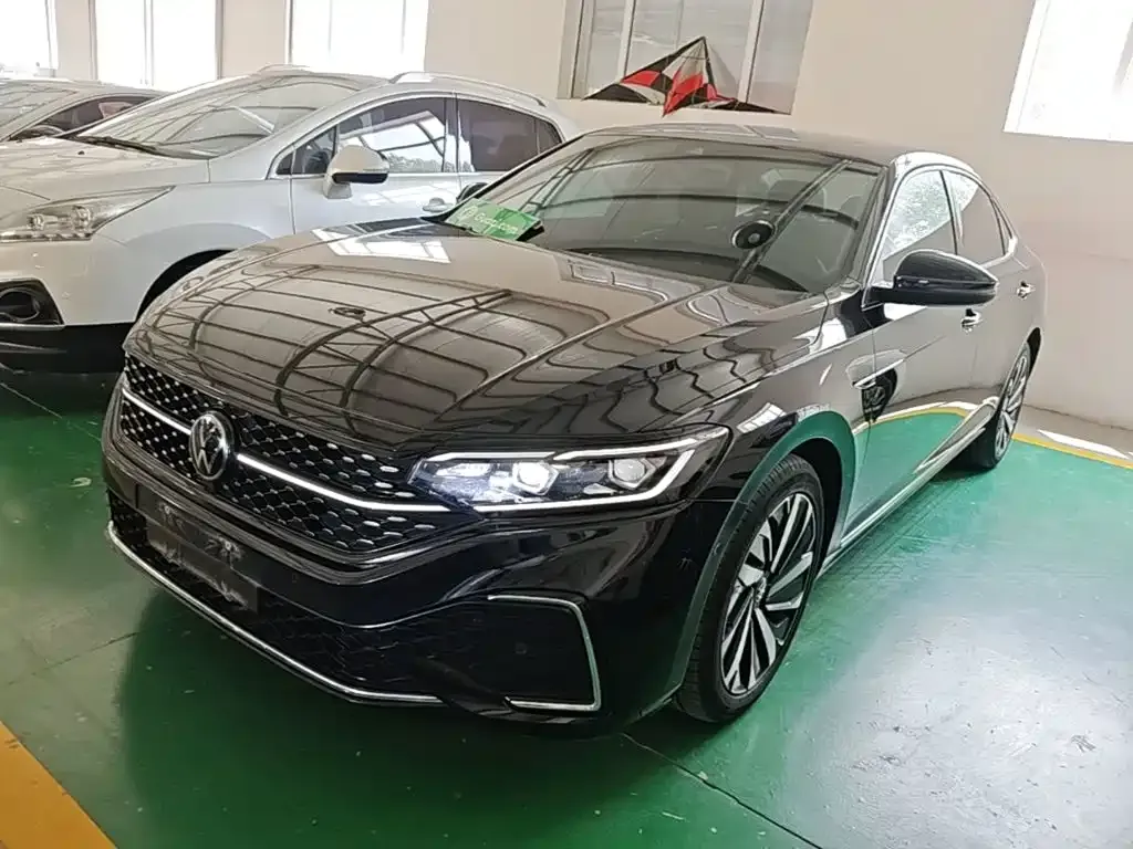 Volkswagen Passat — фото 1