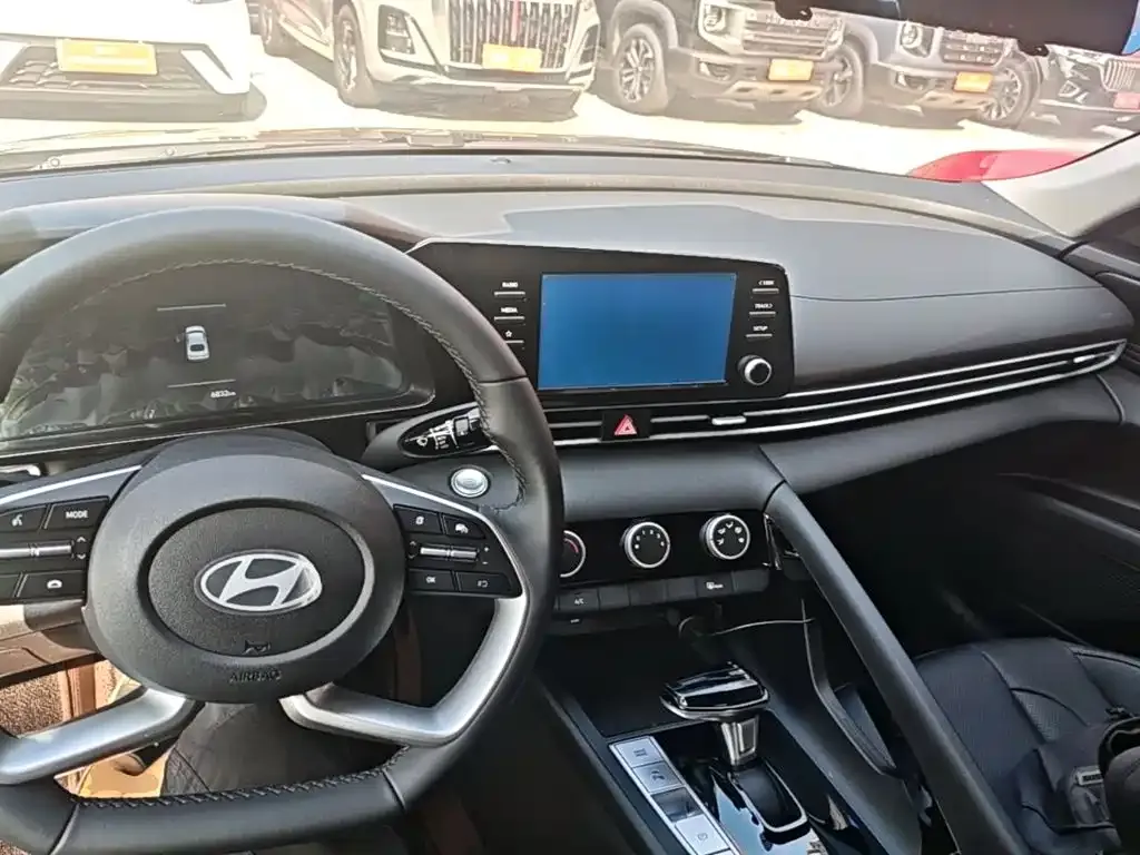 Hyundai Elantra — фото 3