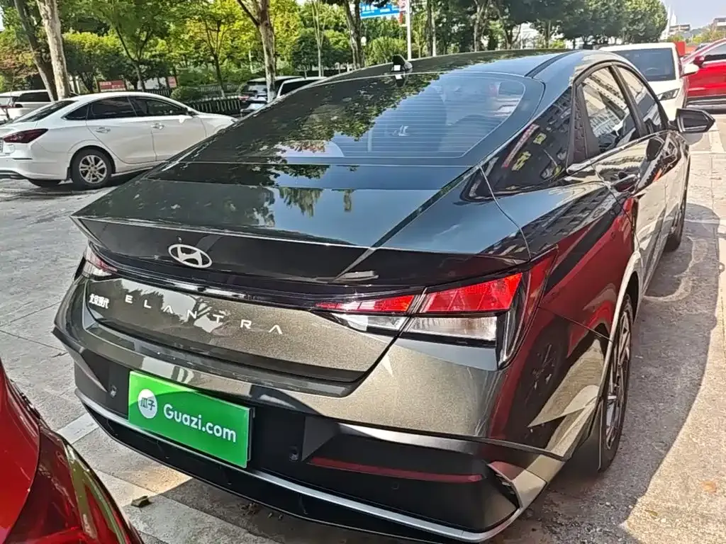 Hyundai Elantra — фото 10