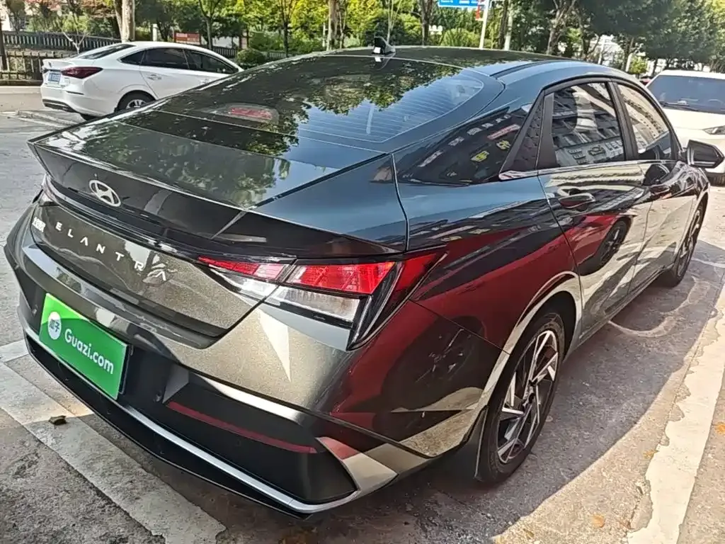 Hyundai Elantra — фото 8
