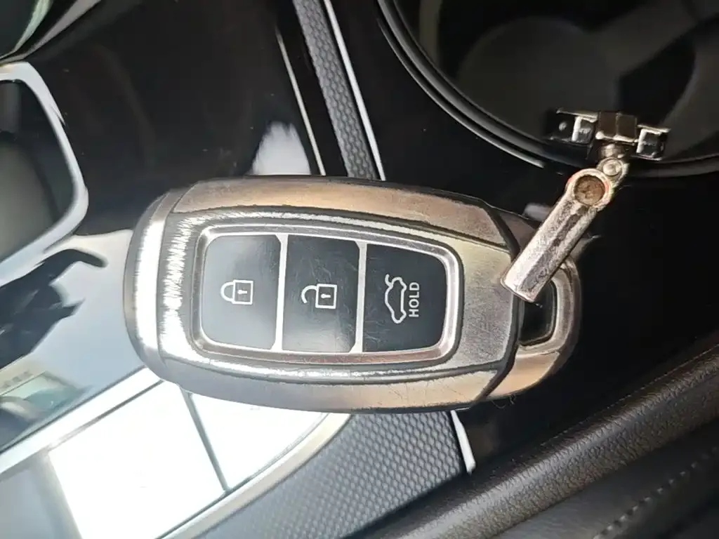 Hyundai Elantra — фото 4