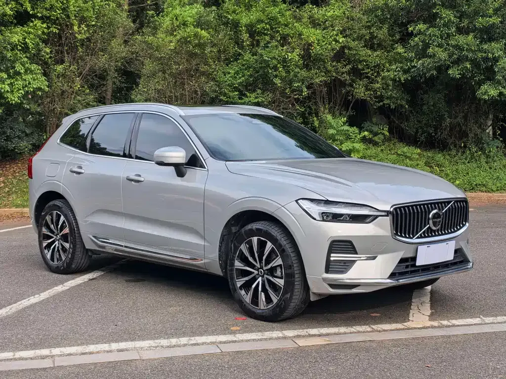 Volvo XC60 — фото 1