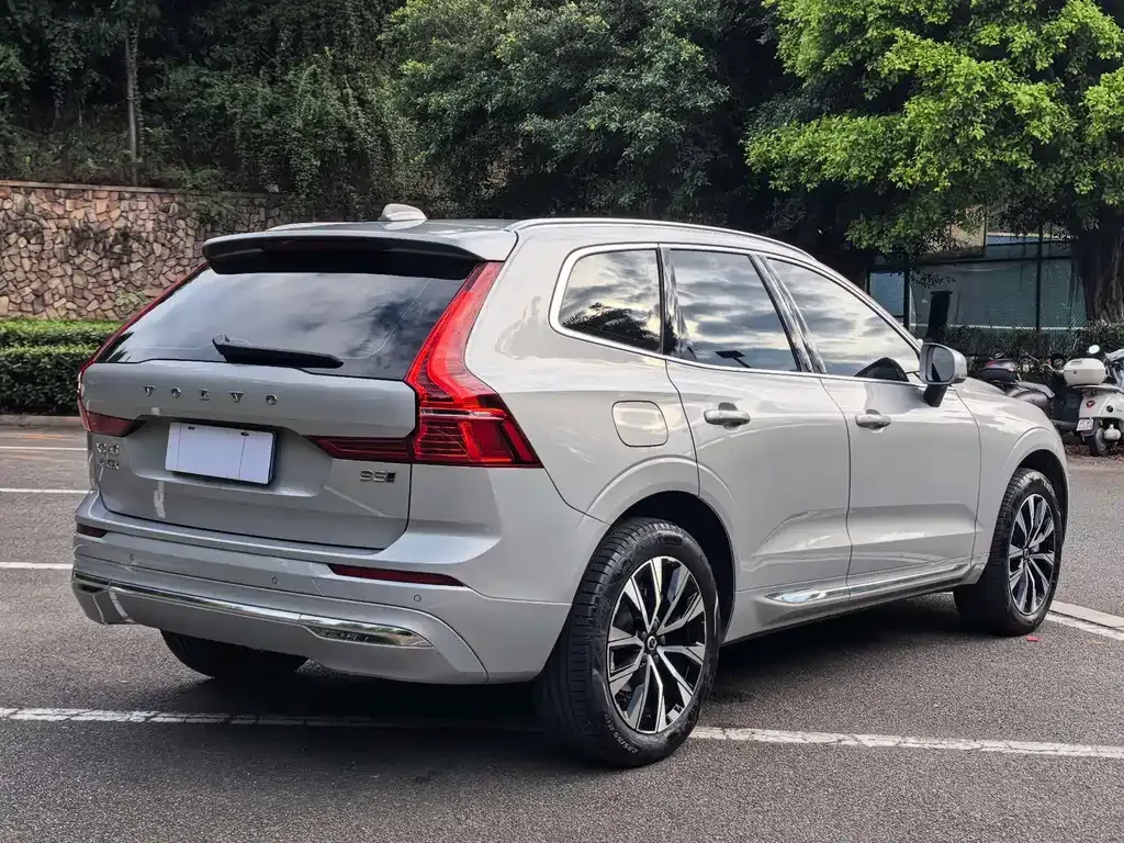 Volvo XC60 — фото 10