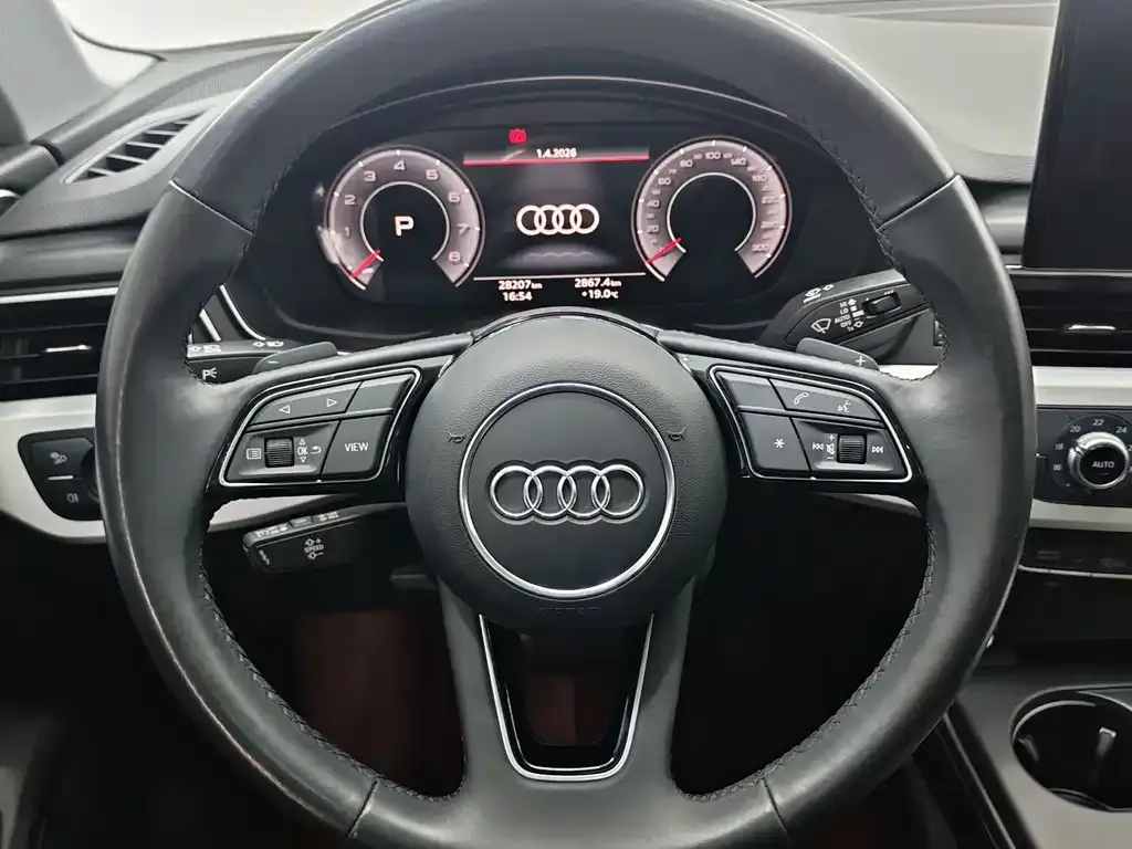Audi A4L — фото 5