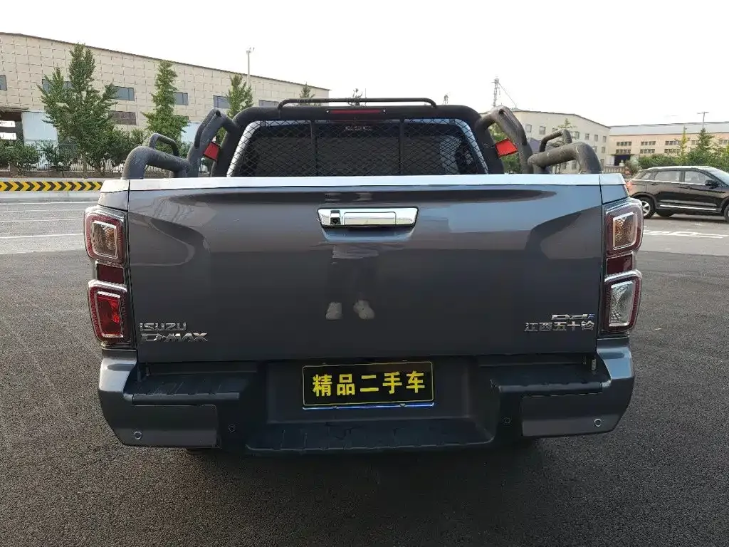 Isuzu D-MAX — фото 6