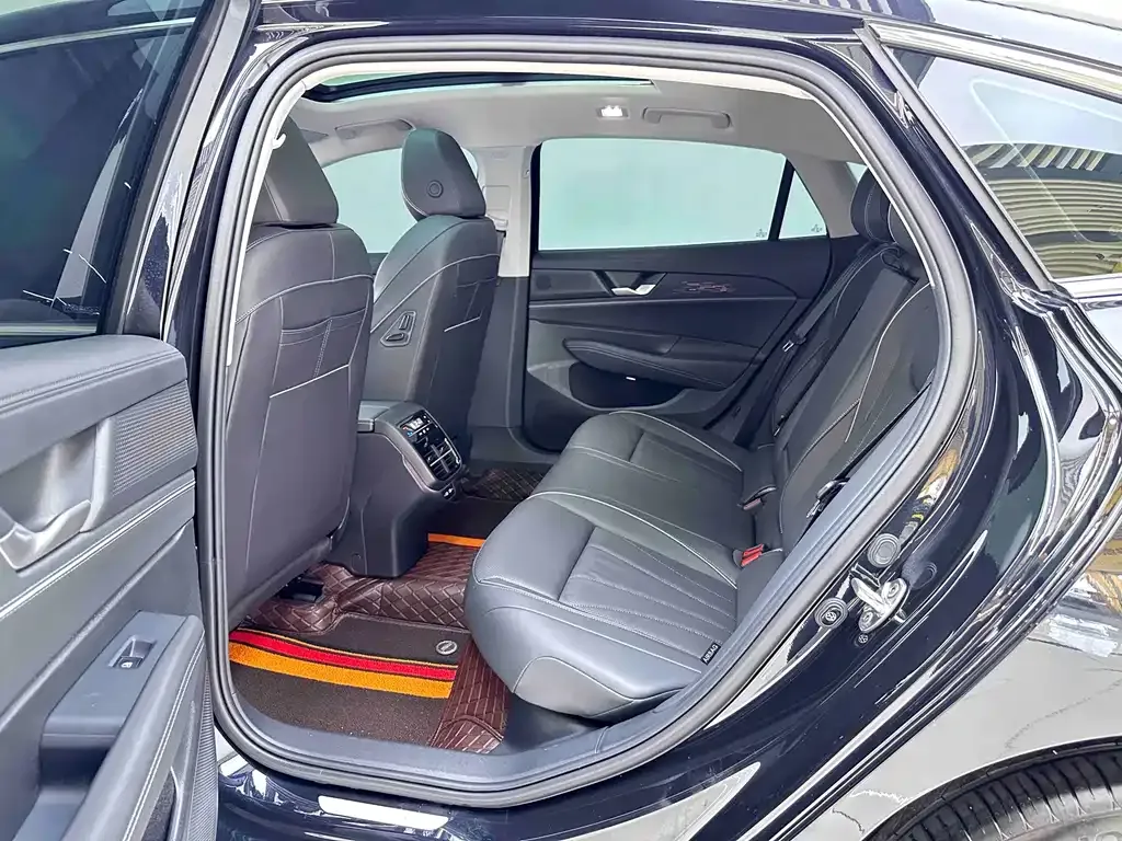 Volkswagen Passat — фото 7