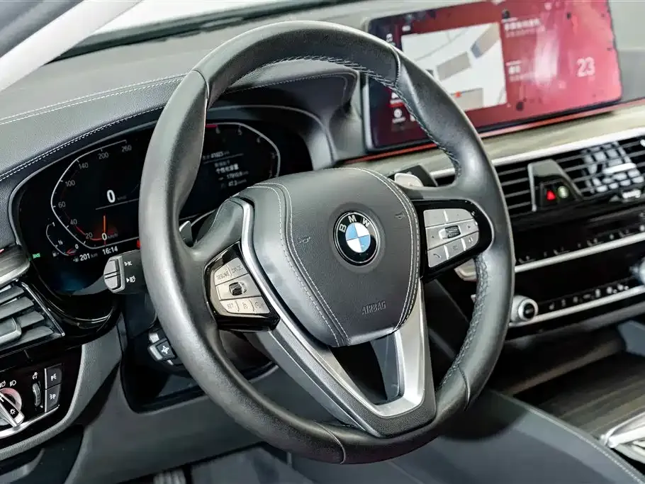 BMW 5 Series — фото 10