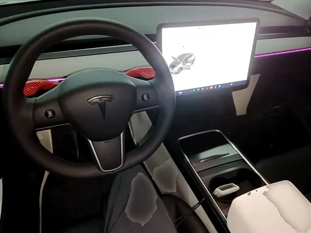 Tesla Model Y — фото 10