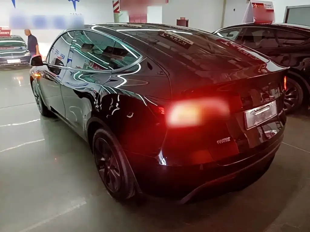 Tesla Model Y — фото 4