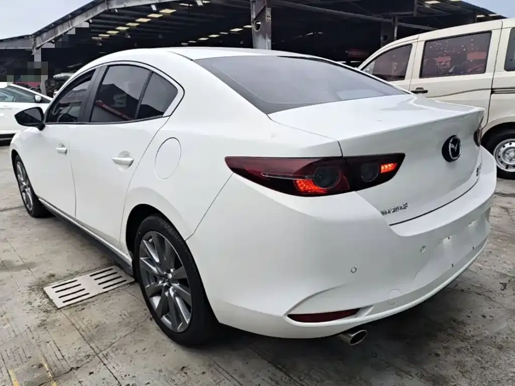 Mazda 3 Axela — фото 9