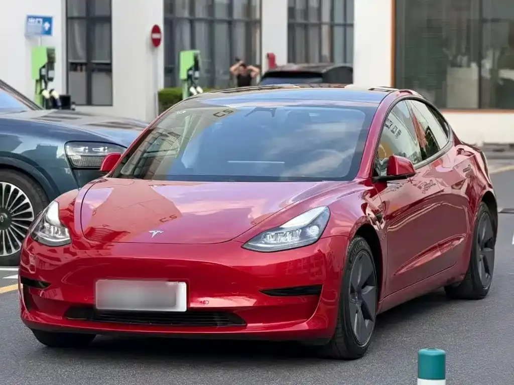 Tesla Model 3 — фото 1