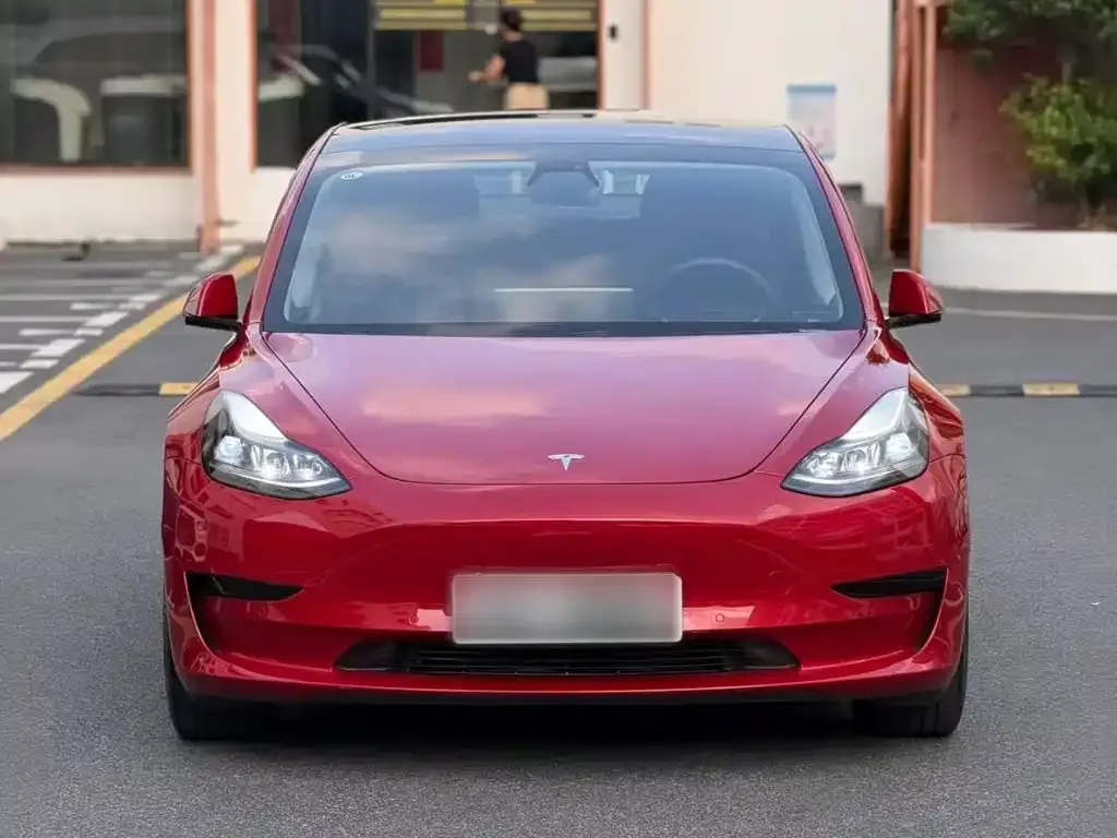 Tesla Model 3 — фото 9