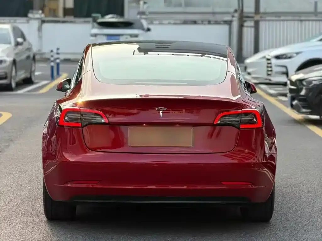 Tesla Model 3 — фото 10