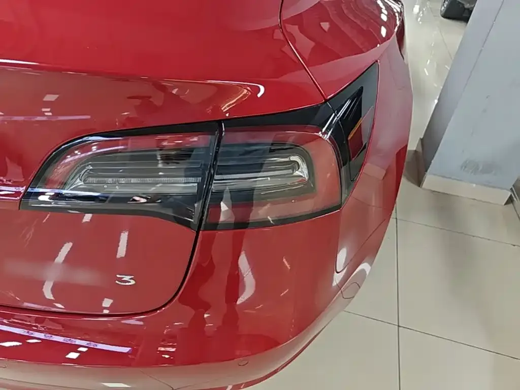 Tesla Model 3 — фото 7