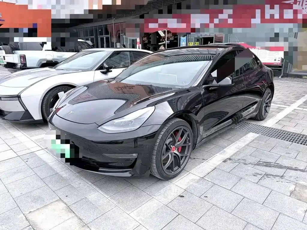 Tesla Model 3 — фото 1