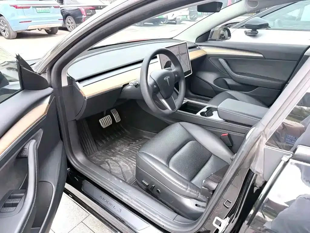 Tesla Model 3 — фото 3