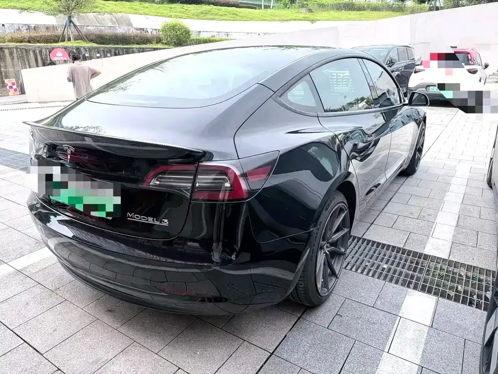 Tesla Model 3 — фото 6