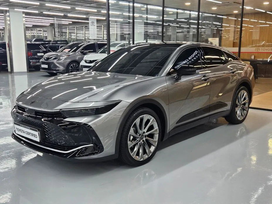 Toyota Crown — фото 1